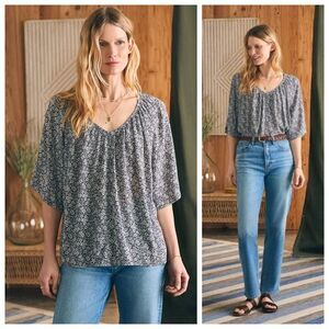 Faherty Size S Amira Blouse Half Sleeve Crinkle Flowy Navy Ditsy Floral Gray